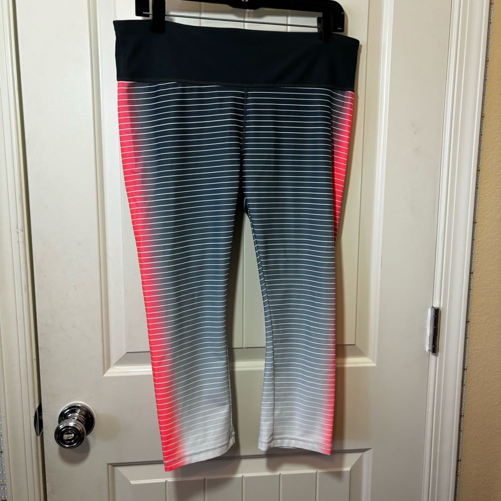 EUC Gap Fit Gfast Compression Cropped Leggings Size Large C1